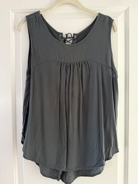 Velvet by Graham & Spencer Charcoal Scoop Neck Sleeveless Top